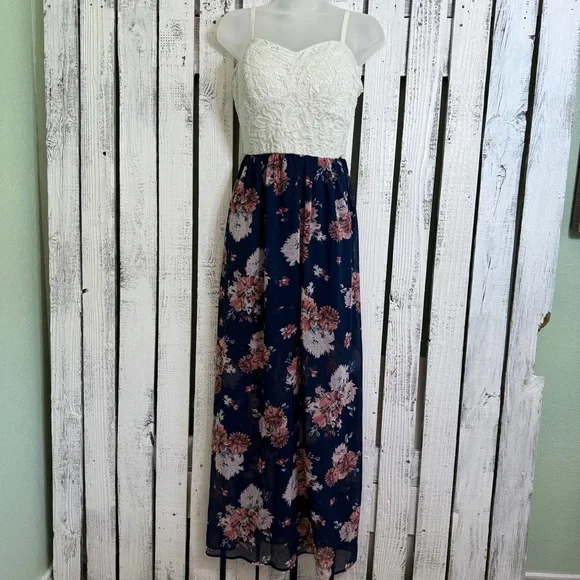 Floral Lace Dress Semi Sheer Skirt Built In Bra Size Medium Whimsy Boho Sundress - Picture 2 of 9